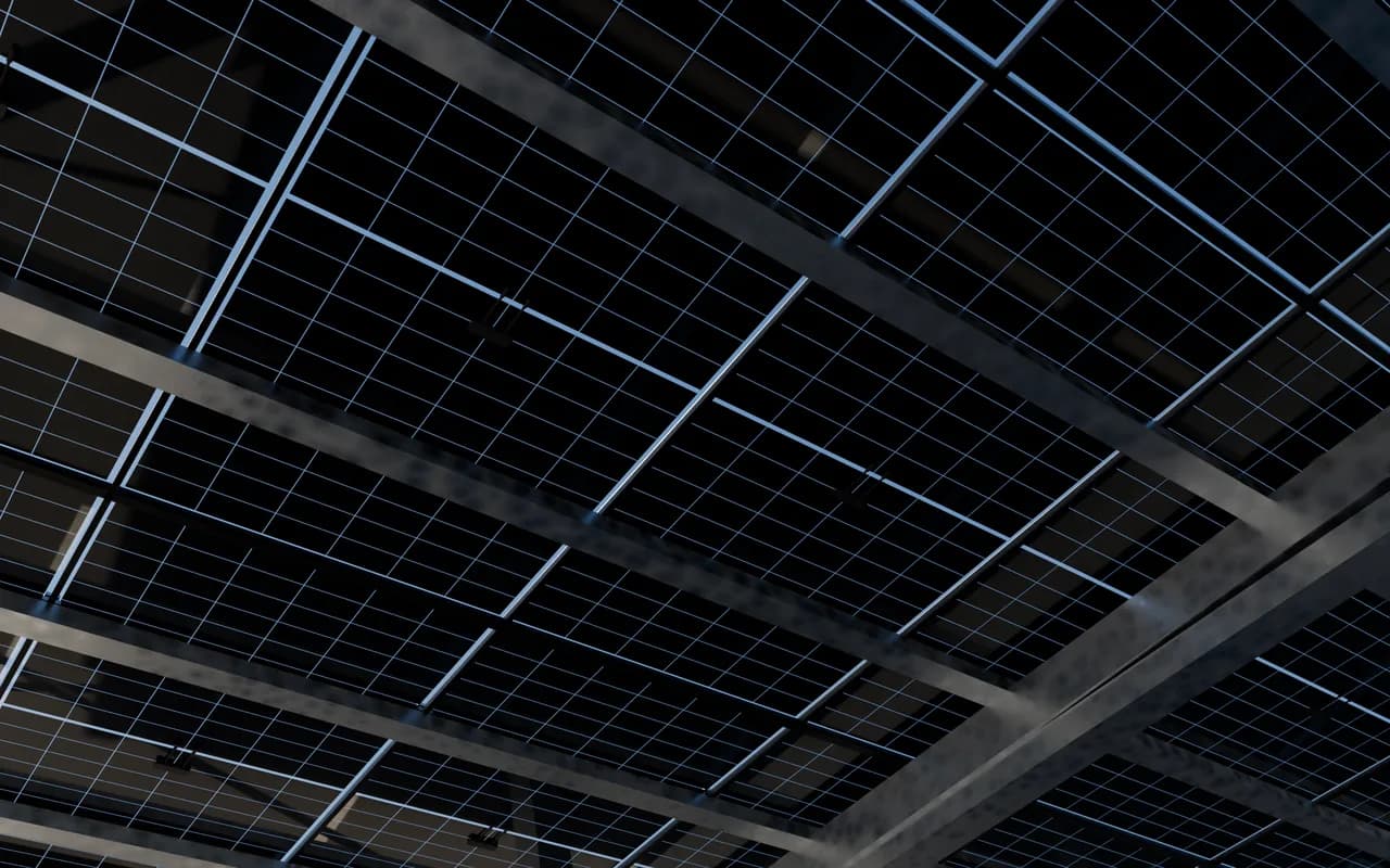 Untersicht Atlas Heavy: Pfetten auf Konsolen am Sparren, Module von unten